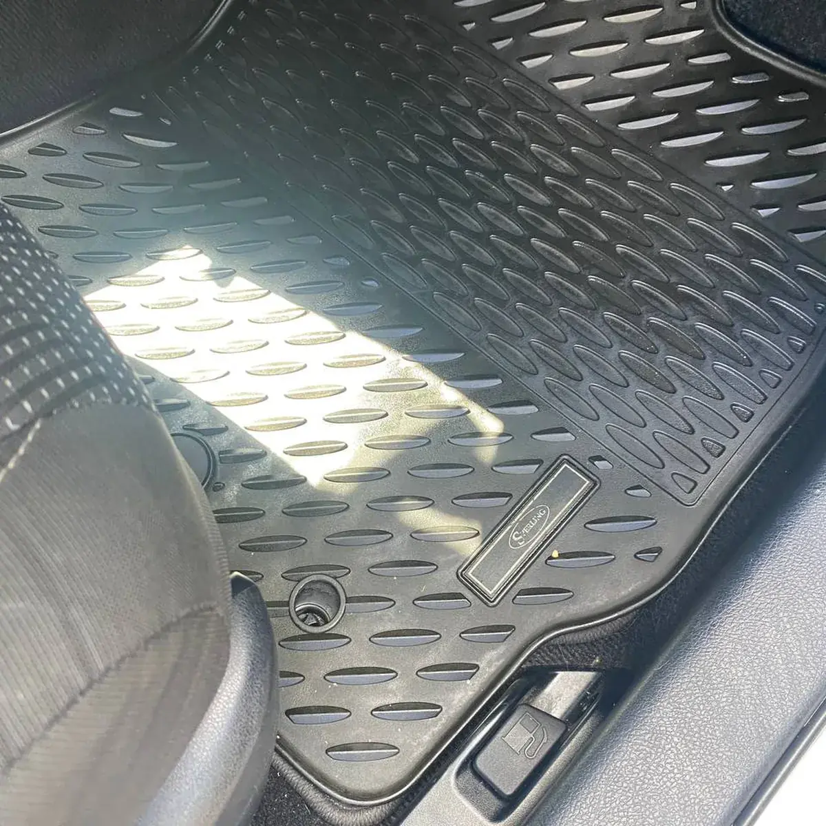 Car floor mats deep cleaned in Brisbane
