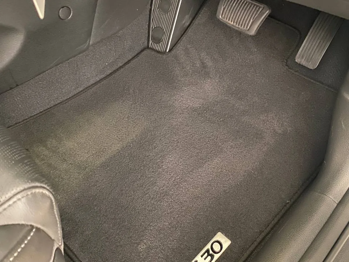 After: Hyundai i30, the same floor mat
