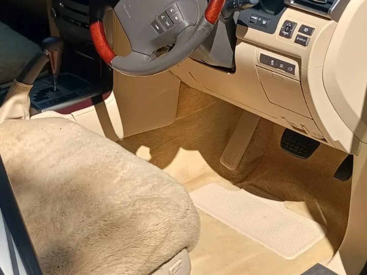 After: Toyota Prado, tan carpet and leather